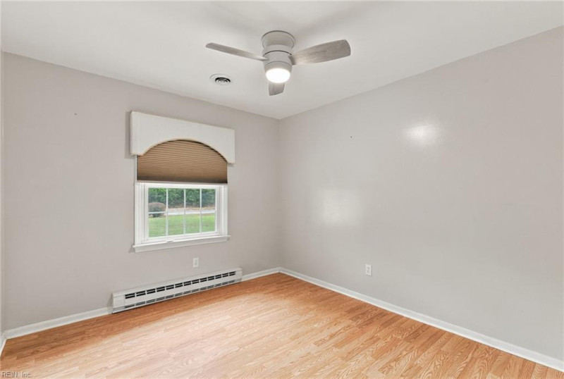 Photo 16 of 26 residential for sale in Gloucester County virginia