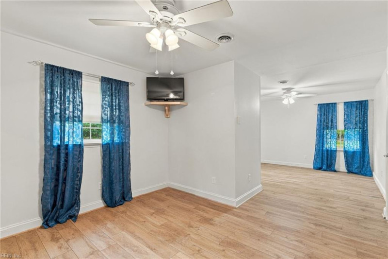 Photo 22 of 26 residential for sale in Gloucester County virginia
