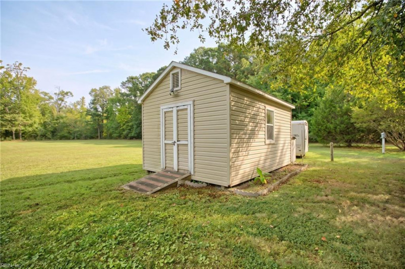 Photo 24 of 26 residential for sale in Gloucester County virginia