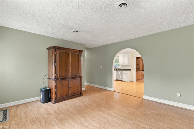 Photo 4 of 26 residential for sale in Gloucester County virginia