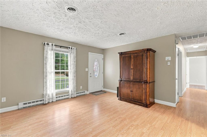 Photo 5 of 26 residential for sale in Gloucester County virginia