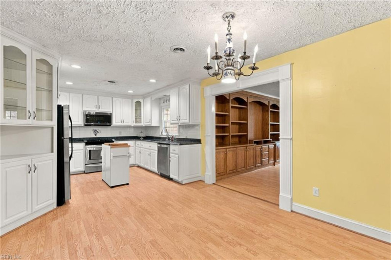 Photo 6 of 26 residential for sale in Gloucester County virginia