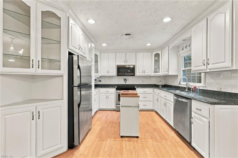 Photo 7 of 26 residential for sale in Gloucester County virginia