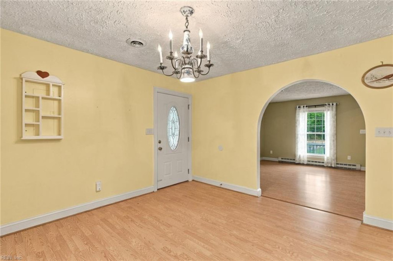 Photo 9 of 26 residential for sale in Gloucester County virginia