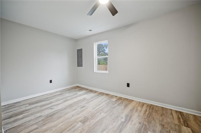 Photo 10 of 18 residential for sale in Chesapeake virginia