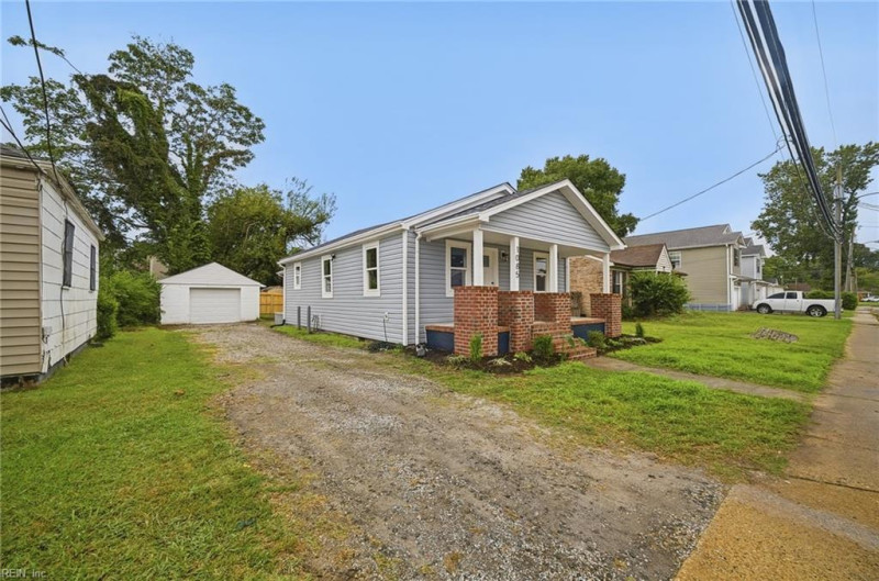 Photo 15 of 18 residential for sale in Chesapeake virginia