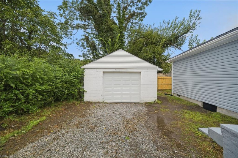 Photo 16 of 18 residential for sale in Chesapeake virginia