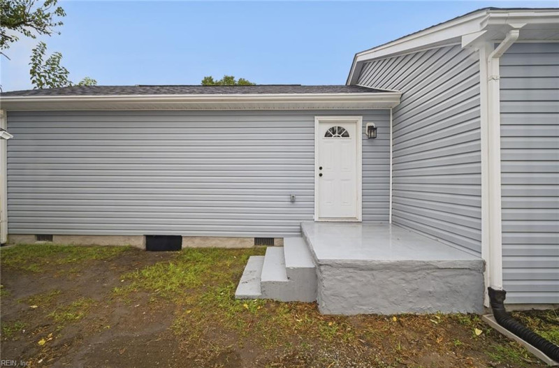 Photo 17 of 18 residential for sale in Chesapeake virginia