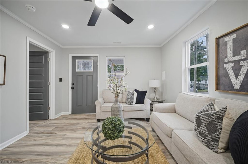 Photo 4 of 18 residential for sale in Chesapeake virginia
