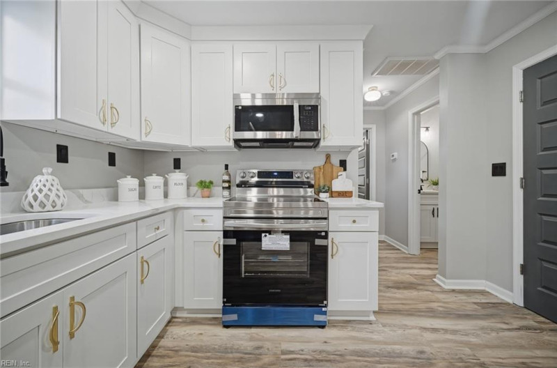 Photo 6 of 18 residential for sale in Chesapeake virginia
