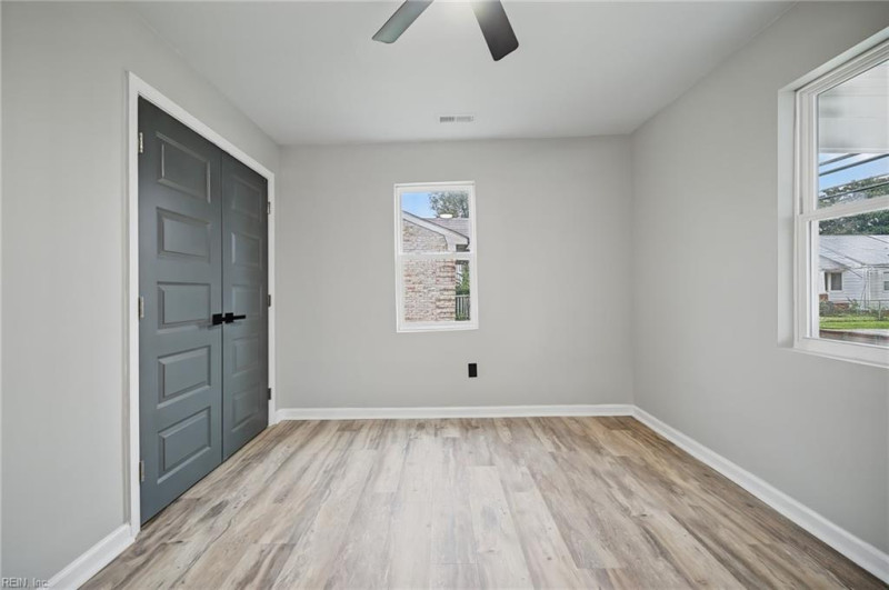 Photo 7 of 18 residential for sale in Chesapeake virginia