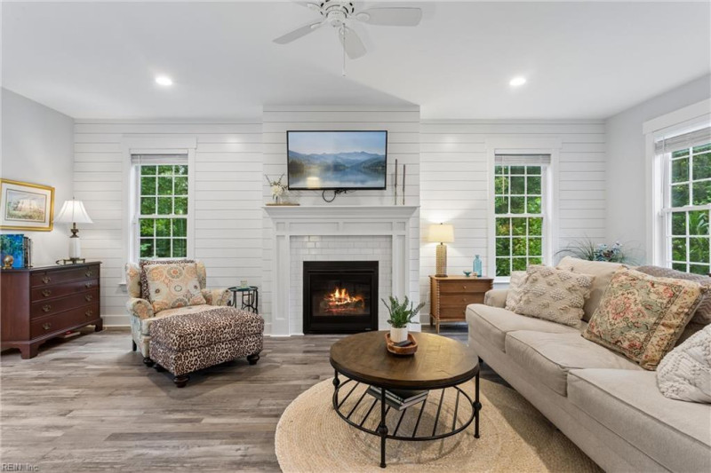 Photo 5 of 50 residential for sale in James City County virginia