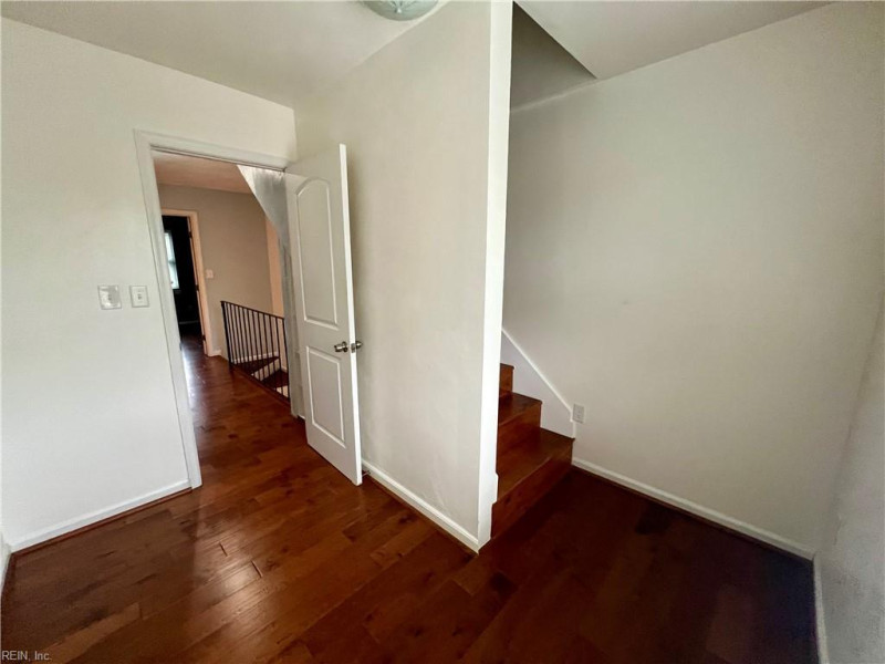 Photo 13 of 33 residential for sale in Virginia Beach virginia