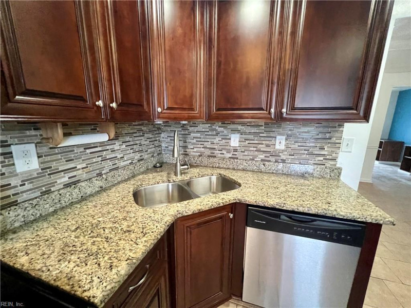 Photo 5 of 33 residential for sale in Virginia Beach virginia