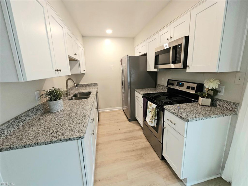Photo 3 of 32 residential for sale in Virginia Beach virginia