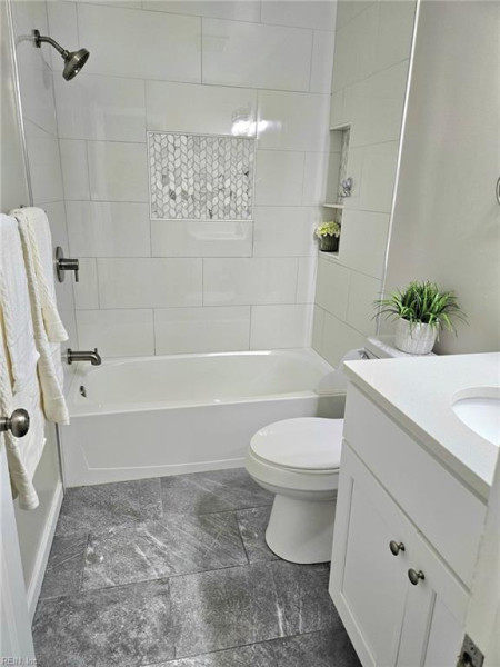 Photo 4 of 32 residential for sale in Virginia Beach virginia