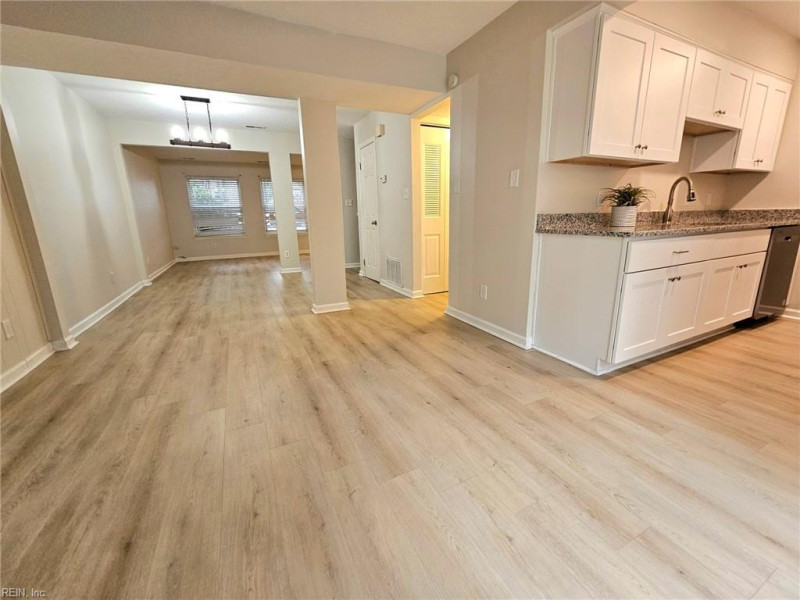 Photo 5 of 32 residential for sale in Virginia Beach virginia