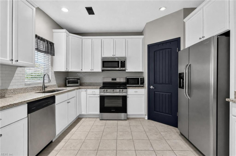 Photo 12 of 39 residential for sale in Chesapeake virginia