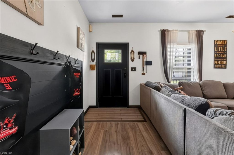 Photo 4 of 39 residential for sale in Chesapeake virginia