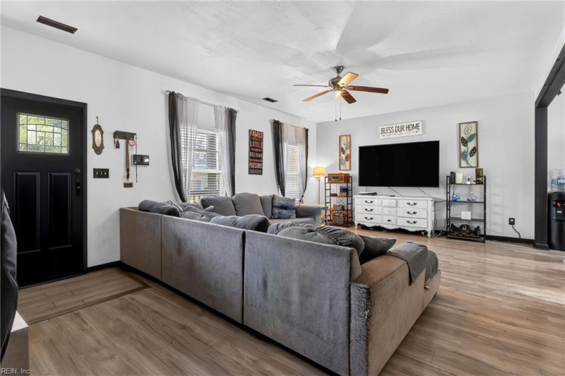 Photo 6 of 39 residential for sale in Chesapeake virginia