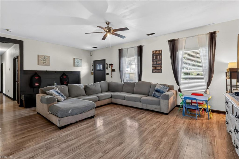 Photo 7 of 39 residential for sale in Chesapeake virginia