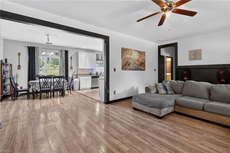 Photo 8 of 39 residential for sale in Chesapeake virginia