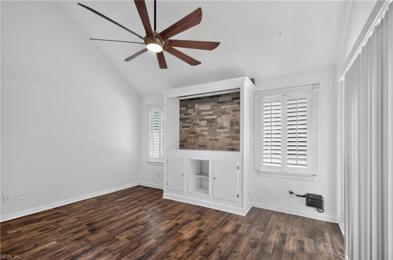 Photo 11 of 43 residential for sale in Virginia Beach virginia
