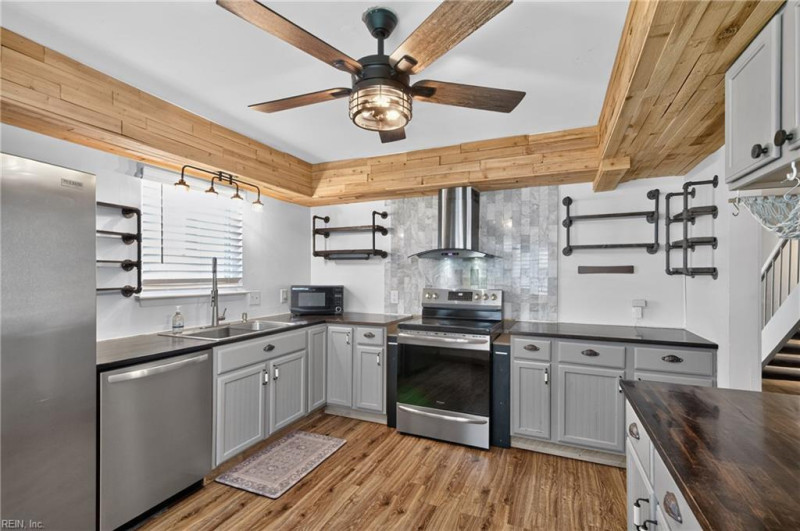 Photo 2 of 43 residential for sale in Virginia Beach virginia