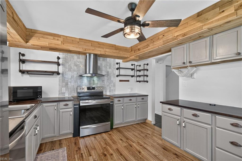 Photo 3 of 43 residential for sale in Virginia Beach virginia