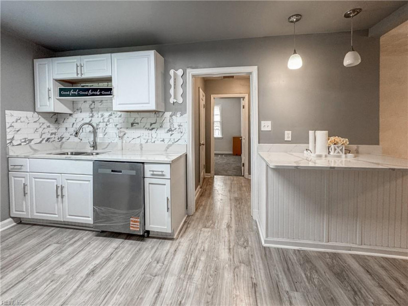 Photo 11 of 39 residential for sale in Portsmouth virginia