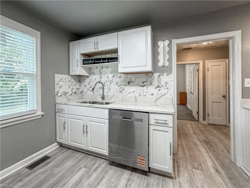 Photo 12 of 39 residential for sale in Portsmouth virginia