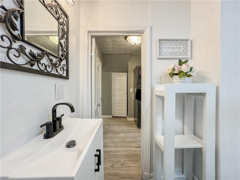 Photo 15 of 39 residential for sale in Portsmouth virginia