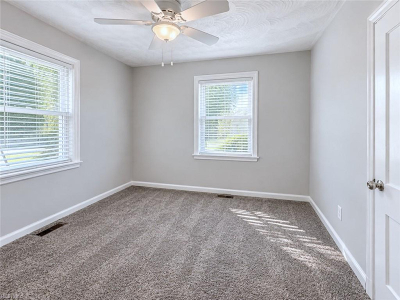 Photo 17 of 39 residential for sale in Portsmouth virginia