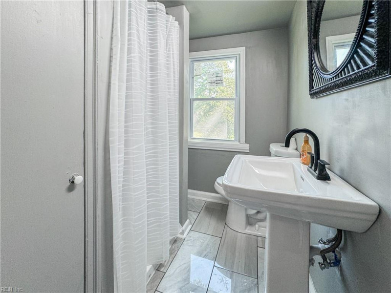 Photo 28 of 39 residential for sale in Portsmouth virginia