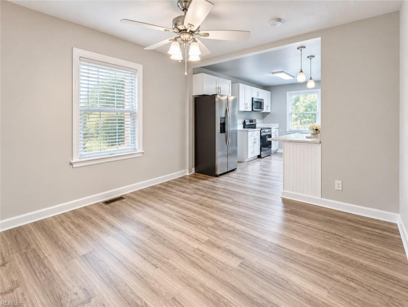 Photo 4 of 39 residential for sale in Portsmouth virginia