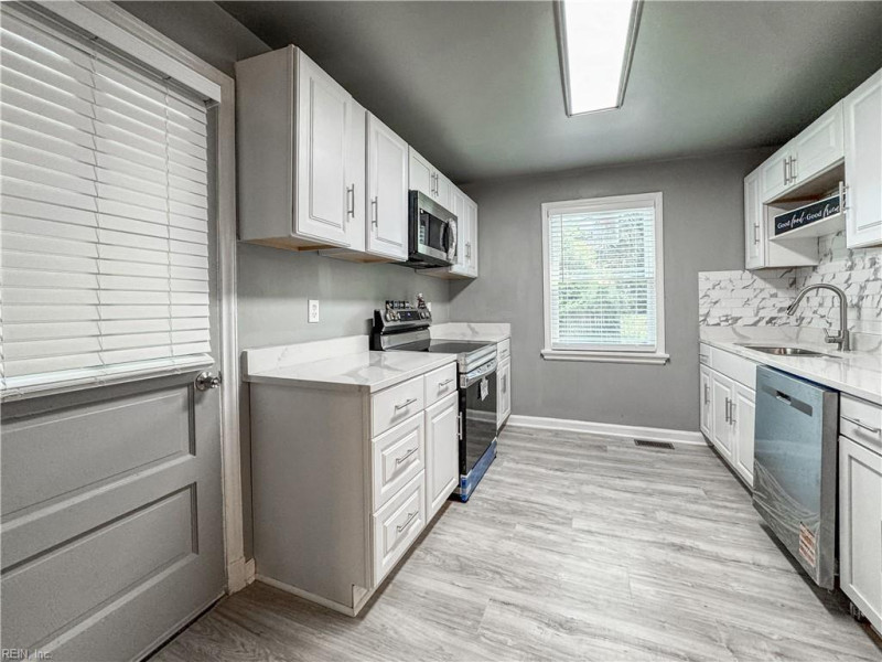 Photo 7 of 39 residential for sale in Portsmouth virginia
