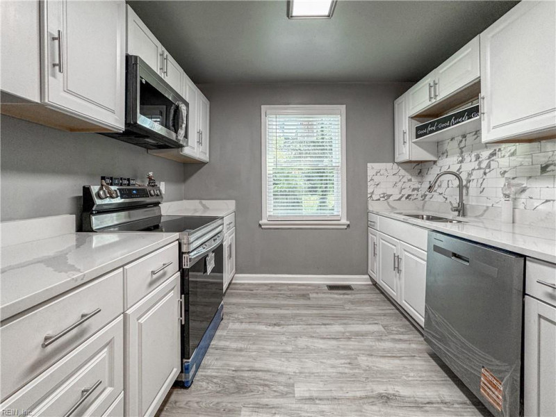 Photo 8 of 39 residential for sale in Portsmouth virginia