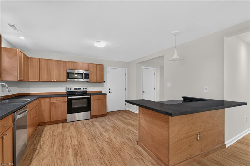Photo 10 of 34 residential for sale in Norfolk virginia