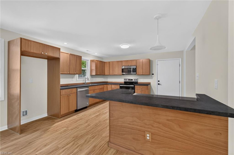 Photo 11 of 34 residential for sale in Norfolk virginia