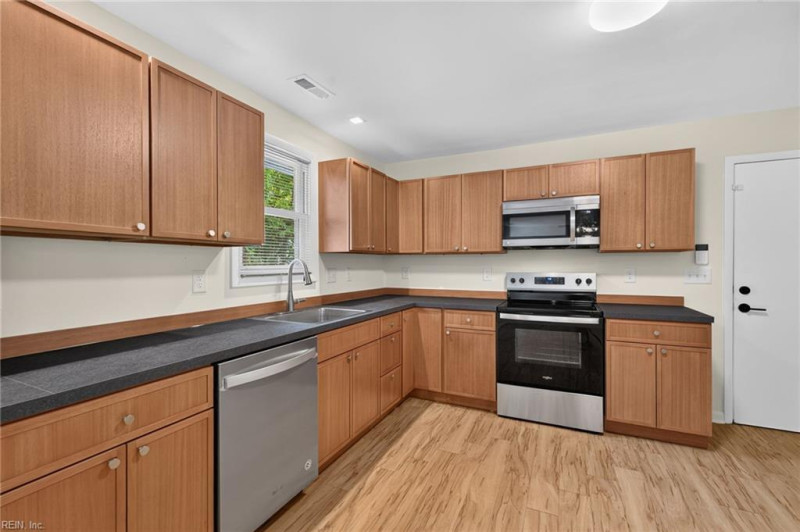 Photo 12 of 34 residential for sale in Norfolk virginia