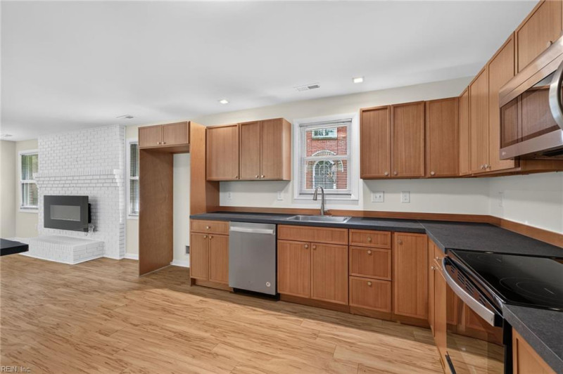 Photo 13 of 34 residential for sale in Norfolk virginia
