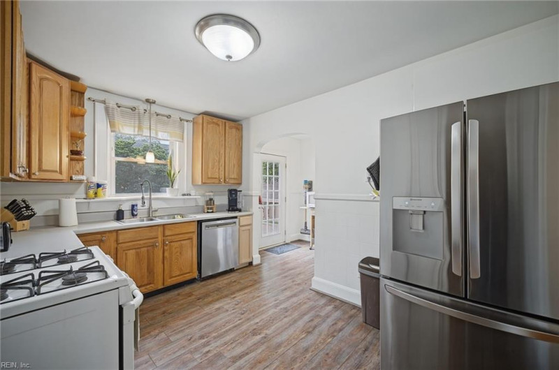 Photo 10 of 28 residential for sale in Portsmouth virginia