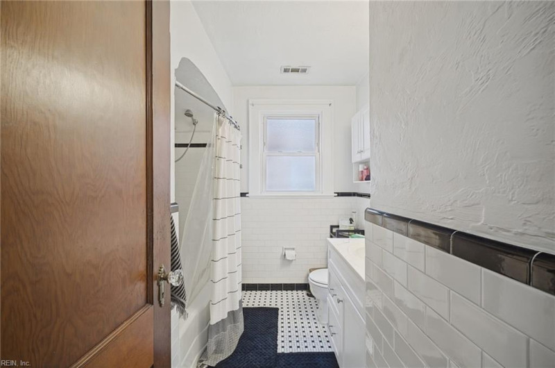 Photo 18 of 28 residential for sale in Portsmouth virginia