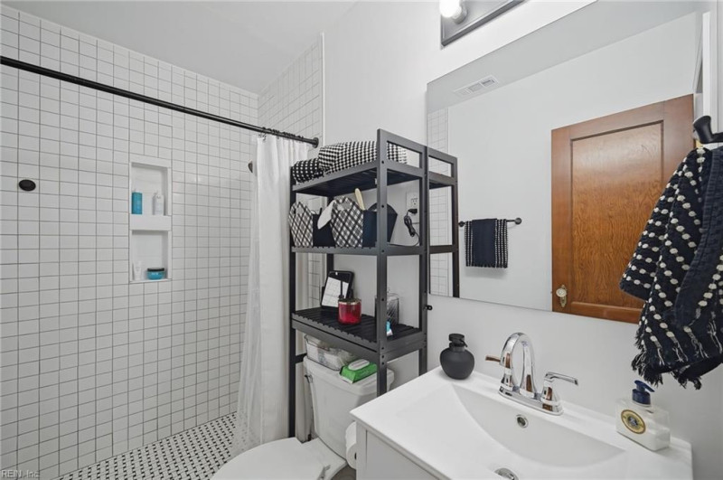 Photo 19 of 28 residential for sale in Portsmouth virginia