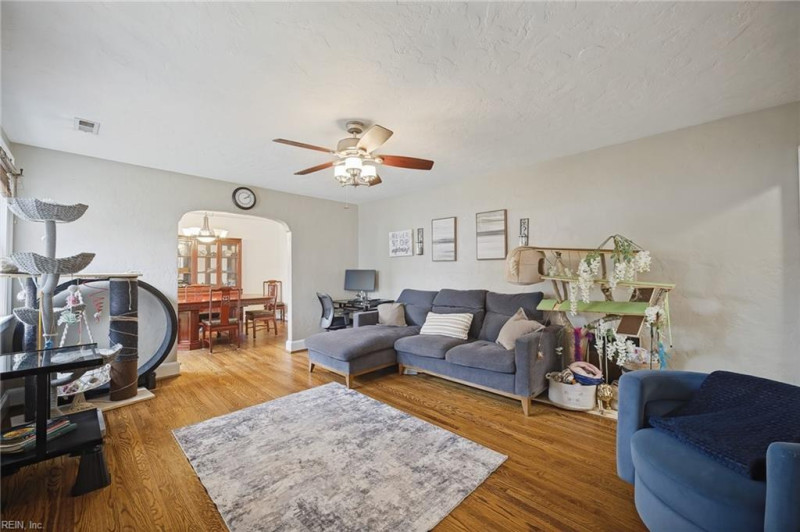Photo 6 of 28 residential for sale in Portsmouth virginia