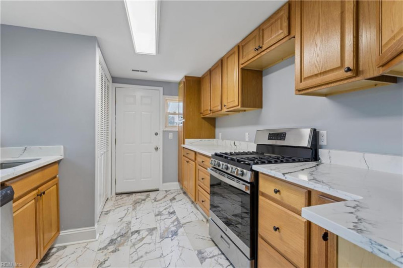 Photo 8 of 27 residential for sale in Newport News virginia