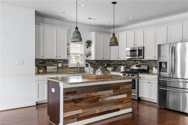 Photo 10 of 34 residential for sale in Virginia Beach virginia