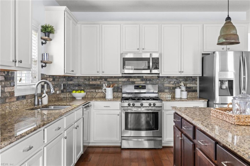Photo 11 of 34 residential for sale in Virginia Beach virginia