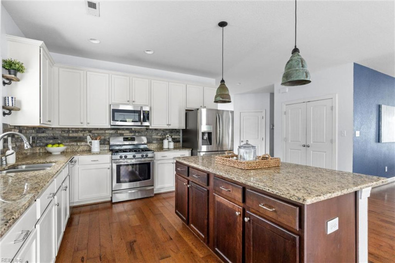 Photo 12 of 34 residential for sale in Virginia Beach virginia