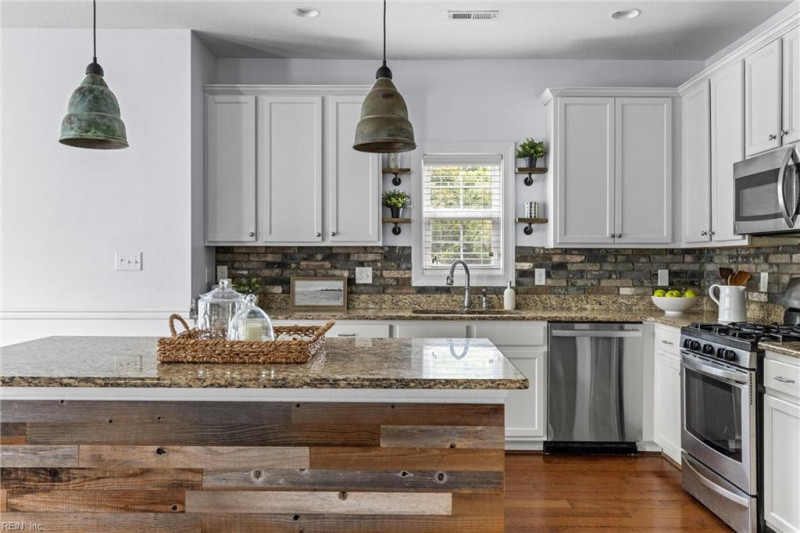 Photo 9 of 34 residential for sale in Virginia Beach virginia